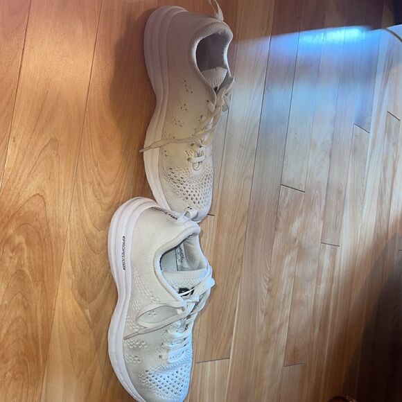 APL Techloom Pro W size 7.5 white! In great condition - Picture 5 of 7